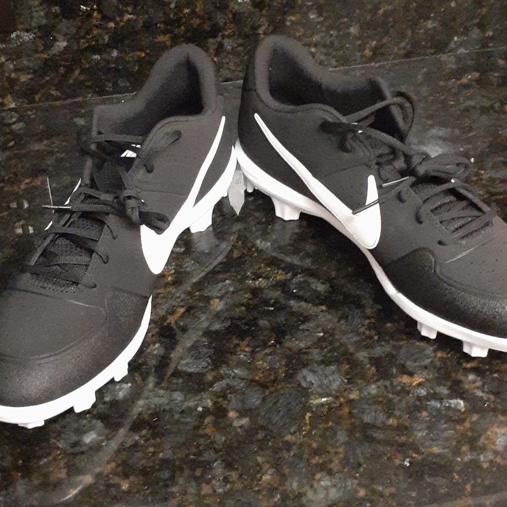 Cleats - Picture 5 of 5